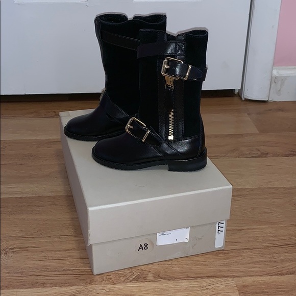 HOST PICK 💙 NWOT toddler Burberry boots - Picture 1 of 6